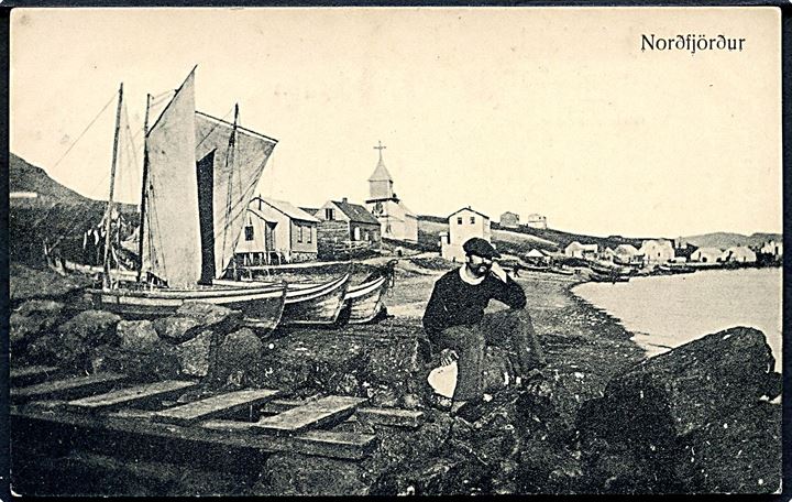 Nordfjördur, havneparti med fiskefartøjer. O. Johnsson & Kaaber no. 11012.