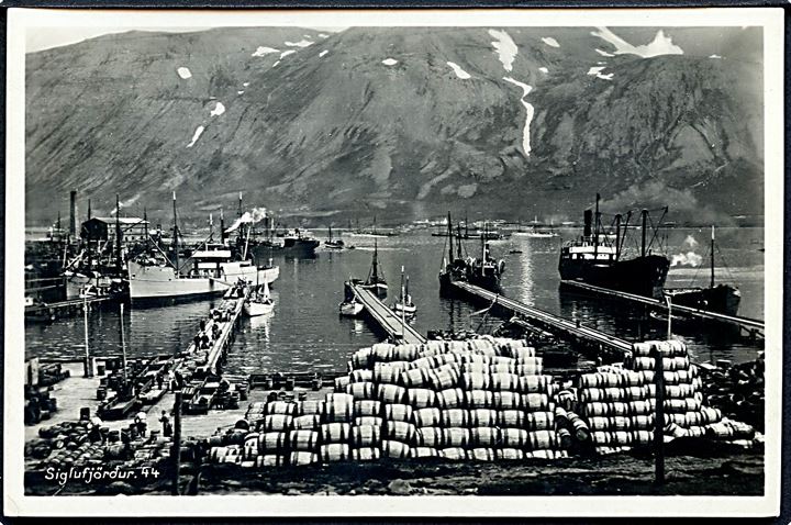 Siglufjördur, havneparti med dampskibe. Ó. Magnusson no. 44.