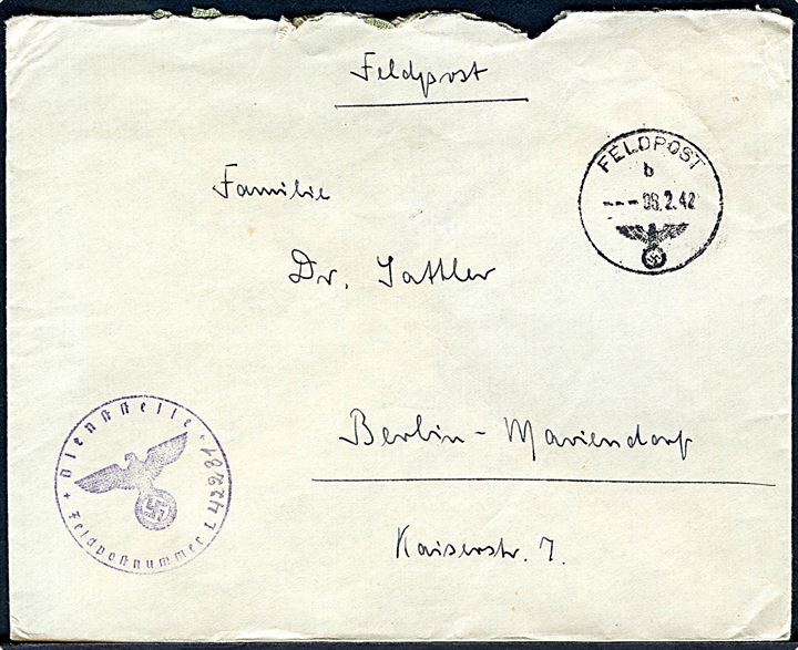 Ufrankeret tysk feltpostbrev stemplet Feldpost b d. 8.2.1942 til Berlin, Tyskland. Briefstempel og afs. fra Feldpost nr. L 42231 (= Flieger-Geräte-Ausgabestelle Rovaniemi) stationeret i Lapland. Urent åbnet.