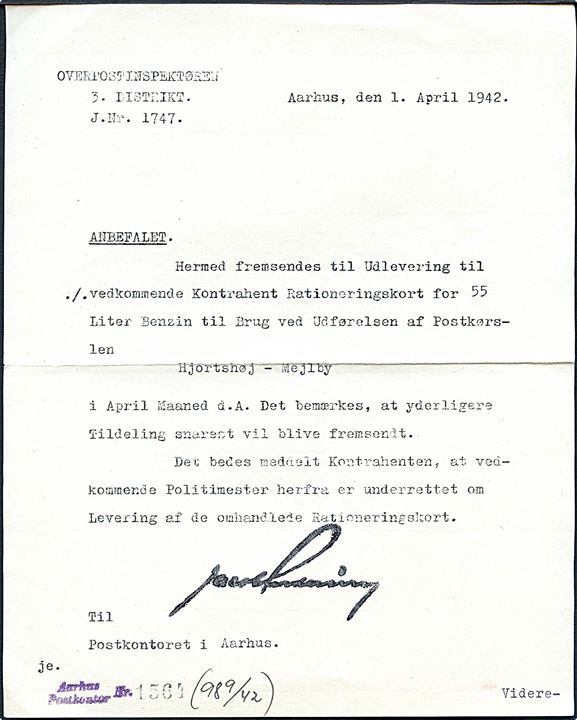 Skrivelse fra Overpostinspektøren 3. Distrikt i Aarhus d. 1.4.1942 til Aarhus Postkontor vedr. rationeringskort for 55 liter benzin til postkørsel Hjortshøj - Mejlby.