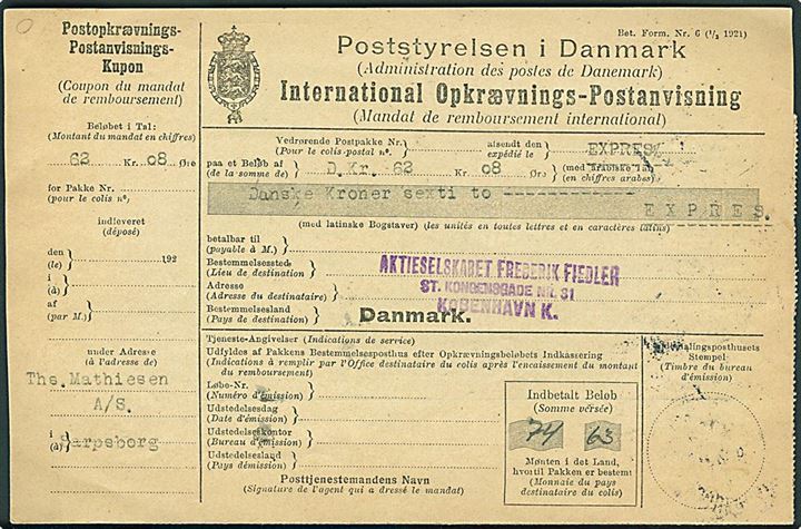 7/8 øre Provisorium, 15 øre (2) og 50 øre (5) Chr. X med perfin “F.F.” på internationalt adressekort for ekspres-pakke med opkrævning fra firma “Frederik Fiedler” i Kjøbenhavn d. 10.6.1926 via Oslo til Sarpsborg, Norge. Retur med stempel “Negtet mottagelse / Refusé”.