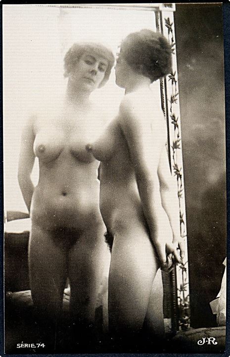 Erotisk postkort. Nøgen kvinde foran stort spejl. Nytryk Stampa PR no. 107.   