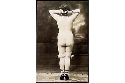 Erotisk postkort. Nøgen kvinde med ryggen til. Nytryk Stampa PR no. 144.   