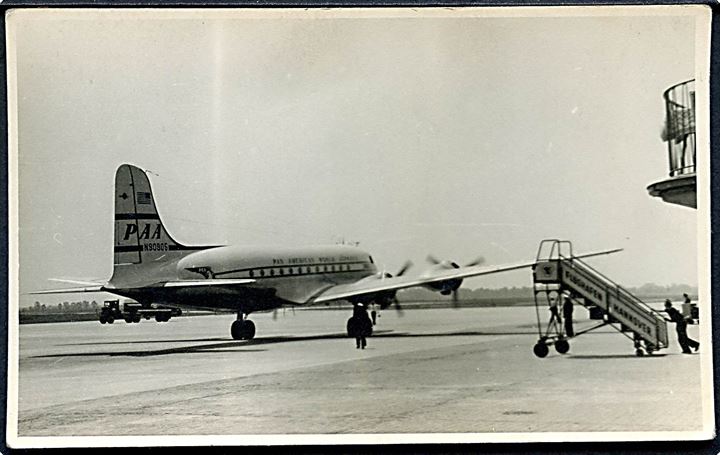 Douglas C-54 N90905 fra Pan American Airways i Hannover lufthavn. Fotokort u/no.