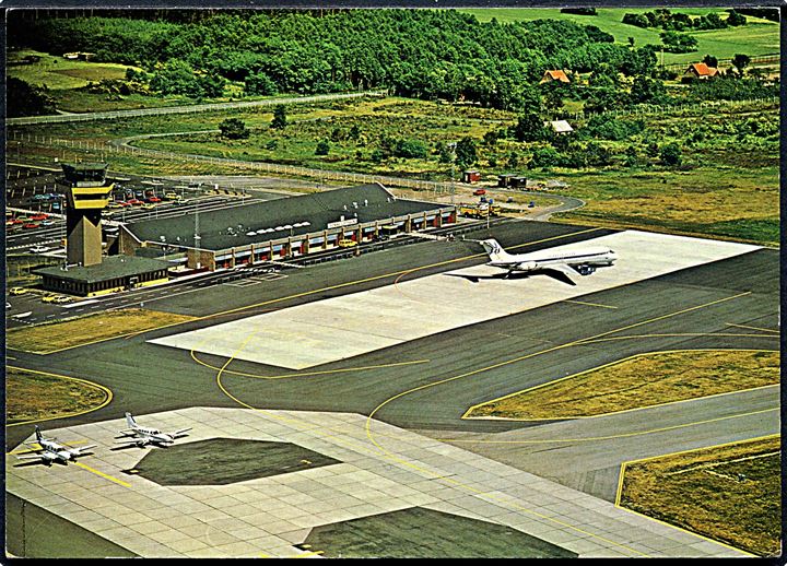 Bornholm. Rønne Lufthavn med fly. Colbergs Boghandel no. 8088. 