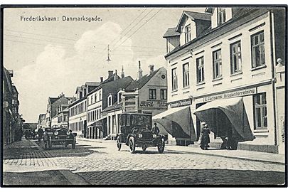Frederikshavn, Danmarksgade med automobiler. H. W. Jensen u/no.