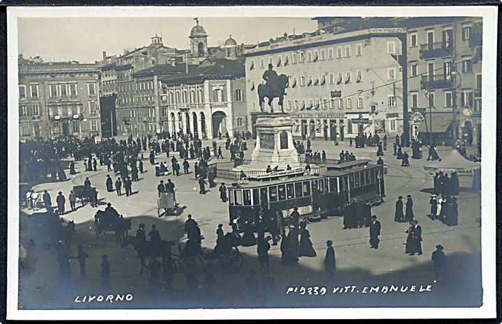 Italien, Livorno, Piazza Vitt. Emanuele med sporvogne. U/no.