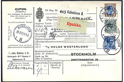 40 øre, 1 kr. og 2 kr. Chr. X på 340 øre frankeret internationalt adressekort for ilpakke fra Kjøbenhavn 8 (Frihavnen) d. 29.9.1923 til Stockholm, Sverige.