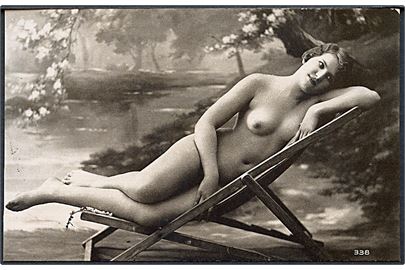 Erotisk postkort. Nøgen kvinde i liggestol. Nytryk Stampa PR no. 244.    