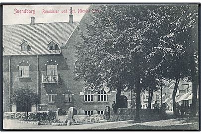 Svendborg. Runddelen ved Sct. Nicolai Kirke. Warburgs Kunstforlag no. 2542. 
