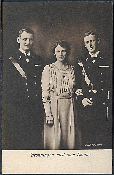 Dronning Alexandrine og sønnerne Prins Frederik & Prins Knud. Elfelt fot. Alex Vincents no. 545. 