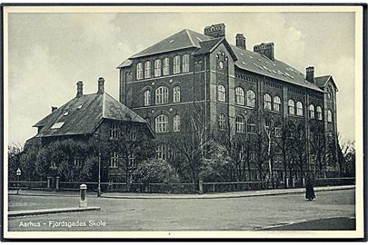 Aarhus. Fjordsgades Skole. E. Hestbek no. 9. 