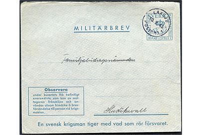 Militärbrev stemplet Laxsjö * Postomb 1 * (= Flykälen) d. 10.8.1943 til Hudiksvall. Med ubenyttet svarmærke.