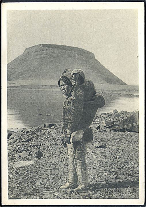 Eskimokvinde med barn fra Thule. Tryksags-reklamekort for mindeudgave af Knud Rasmusens værker. Egmont H. Petersen u/no.