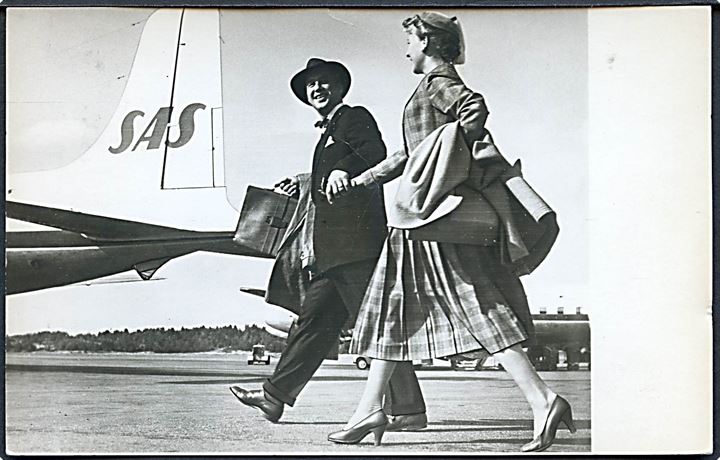 Passagerer går ombord på SAS maskine. Fotokort u/no. Anvendt i Amsterdam 1956.
