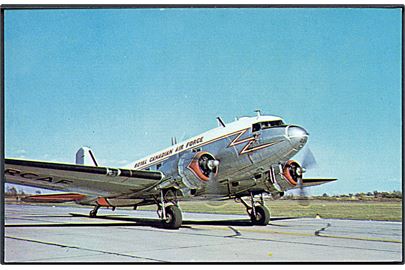 Douglas C-47 Dakota fra Royal Canadian Air Force. No. LV-244.