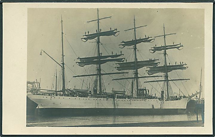 “Viking”, 4-mastet bark, Handelsflådes Skoleskib for Befalingsmænd. Fotokort u/no.