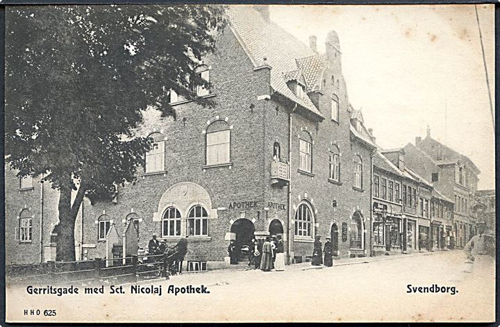 Svendborg. Gerritsgade med Sct. Nikolaj Apothek. H. H. O. no. 625. 
