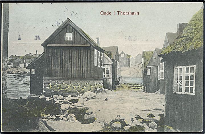 5 øre Fr. VIII på brevkort (Gade i Thorshavn) dateret S/S Tjaldur, Thorshavn d. 30.7.1907 og annulleret med skibsstempel Fra Færöerne, samt sidestemplet Kjøbenhavn d. 6.8.1907 til København.