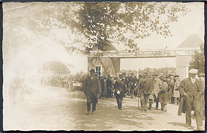 Tønder, indgang til Tønder-Amtsudstilling 1925 med kong Chr. X. H. Diekmann u/no. Hj. knæk.