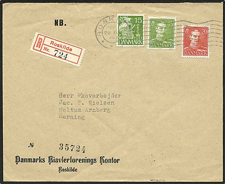 15 øre Karavel, 15 øre og 20 øre Chr. X på anbefalet brev fra Roskilde d. 28.8.1943 til Arnborg pr. Herning.