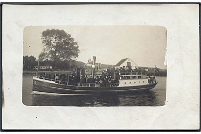 Thurø, S/S, Postfører Niels Jensen Nielsen's dampskib på ruten Svendborg - Thurø. Fotokort u/no.