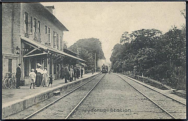 Jyderup Station med Tog. Stenders no. 12533. 