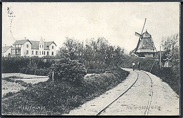 Kerteminde. Fru Teisens Villa. Dræsine på jernbaneskinnerne ved Møllen. No. 14448. (Afrevet mærke). 