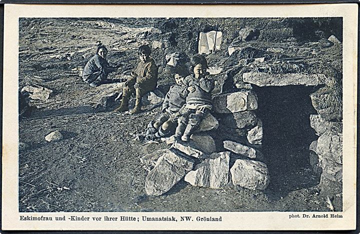 Eskimokvinde og børn, Umanatsiak Nordvestgrønland. Brunner & Co. serie 84D nr. 4. Foto Dr. Arnold Heim.