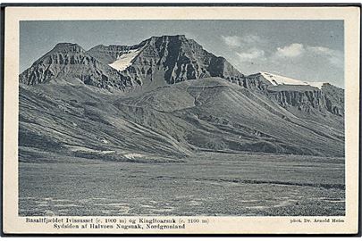 Basaltfjelde Ivissusset og Kingitoarsuk på sydsiden af Nugsuak havløen, Nordgrønland. Brunner & Co. serie 84D nr. 8. Foto Dr. Arnold Heim.