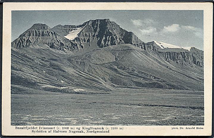 Basaltfjelde Ivissusset og Kingitoarsuk på sydsiden af Nugsuak havløen, Nordgrønland. Brunner & Co. serie 84D nr. 8. Foto Dr. Arnold Heim.