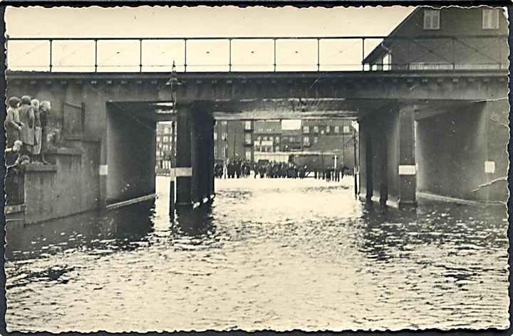 Kolding, viadukten Vesterbrogade under oversvømmelsen d. 2.3.1941. Fotokort u/no.