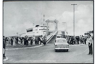 Storebæltsoverfarten Halsskov- Knudshoved. Biler på vej ombord på færgen. Stenders no. 97490. 