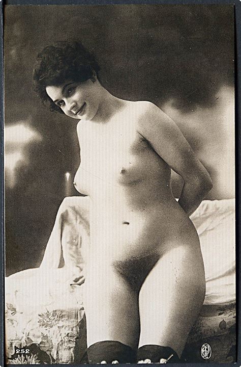 Erotisk postkort. Nøgen kvinde posere. Nytryk Stampa PR no. 75.    