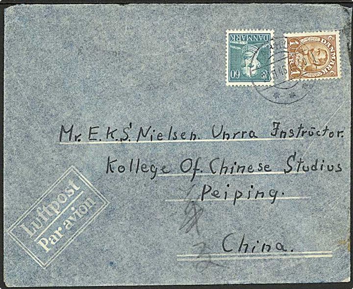 60 øre og 1 kr. Chr. X på luftpostbrev fra Aarhus d. 20.11.1946 til dansker ved UNRRA i Peking, Kina. På bagsiden Julemærke 1946.