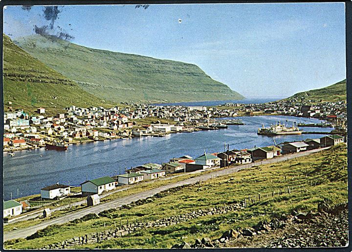 70 øre Landskab på brevkort fra Klaksvik annulleret med skibsstempel FRA FÆRØERNE og sidestemplet København Omk sn24 d. 1.9.1975 til Jakobsberg, Sverige.