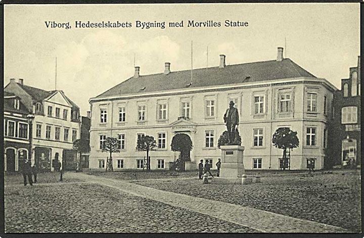 Hedeselskabets bygning med Morvilles statue i Viborg. J. Brorsen u/no. Kortet har været opklæbet.