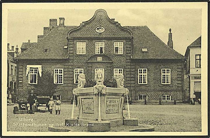 Stiftamtshuset og Sct. Kjelds Brønd i Viborg. N. Christensen no. 3281.