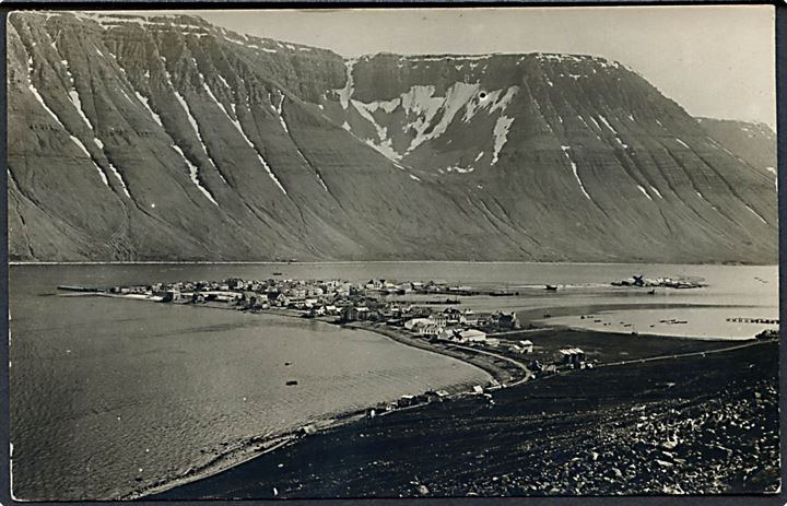 Isafjord, udsigt over byen. Fotokort frankeret med 15 aur Chr. X stemplet 27.7.1929 til Danmark.