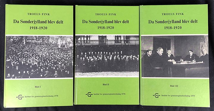 Da Sønderjylland blev delt 1918-1920 af Troels Fink. Værk i tre bind; I Forberedelsen (288 s.), II Grænsestriden (208 s.) og III Afstemningerne og genforeningen januar til juli 1920 (256 s.). Udgivet af Institut for Grænseregionsforskning, Aabenraa 1978-1979.