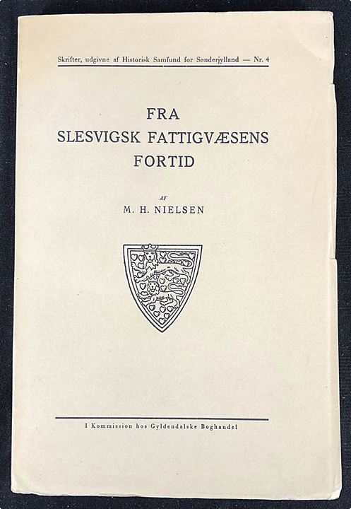 Fra slesvigsk Fattigvæsens Fortid af M. H. Nielsen. Skrift nr. 4 udgivet af Historisk Samfund for Sønderjylland, 193 sider. Omhandler i det væsentlige perioden 1736 til 1864.