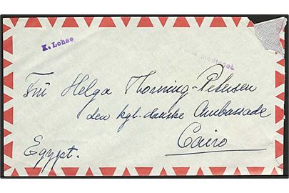 Ufrankeret diplomatisk kurerbrev fra København til danske ambassade i Cairo, Egypten. Stemplet Porto modtaget. På bagsiden dateret: 2.1.1959. Rift i højre hjørne.