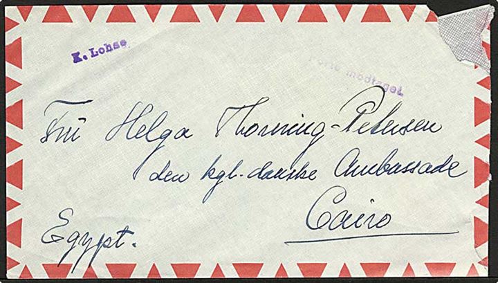 Ufrankeret diplomatisk kurerbrev fra København til danske ambassade i Cairo, Egypten. Stemplet Porto modtaget. På bagsiden dateret: 2.1.1959. Rift i højre hjørne.