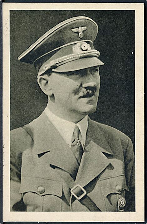 Adolf Hitler i uniform. Frankeret med sammentrykt 3-stribe annulleret Berlin-Reichssportfeld d. 21.7.1939.