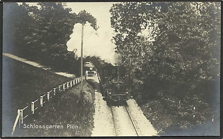 Lokomotiv paa vej gennem Schlossgarten i Plön, Tyskland. U/no.
