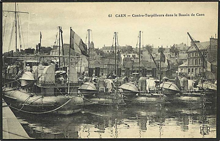 Durandal og andre destroyere i Caen Havn, Frankrig. RR no. 62.
