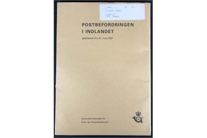Postbefordring i Indlandet gældende fra 31.5.1987. Tjenestelig oversigt med køreplaner for posttog, postskibe og postkørsler. Uindbunden i omslag.