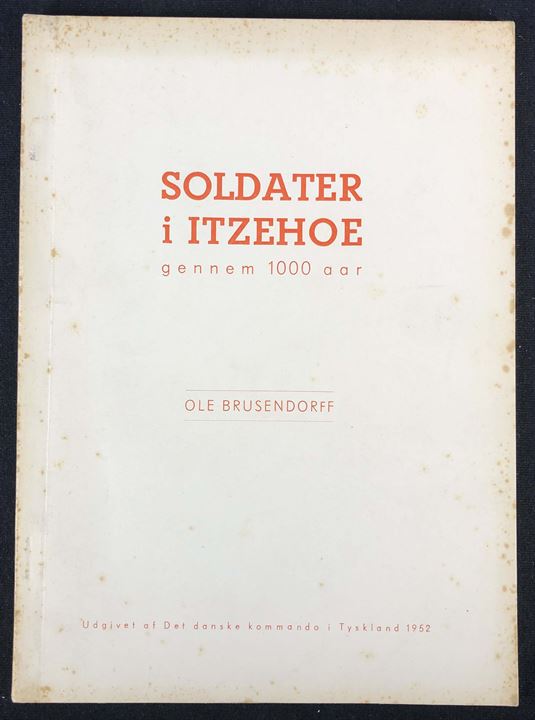 Soldater i Itzehoe gennem 1000 aar af Ole Brusendorff. 63 sider illustreret hæfte udgivet af Det danske Kommando i Tyskland.