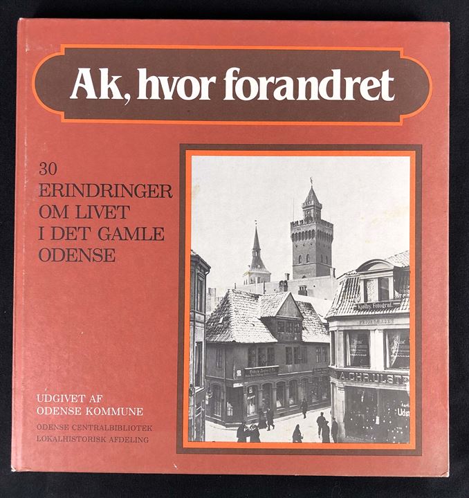 Ak, hvor forandret - 30 erindringer om livet i det gamle Odense. 196 sider.