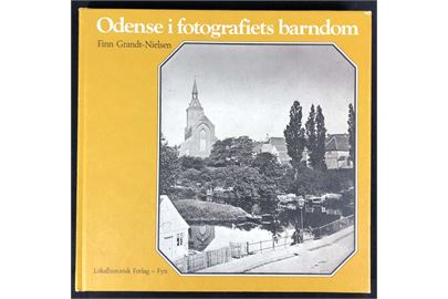 Odense i fotografiets barndom af Finn Grandt-Nielsen. 154 sider illustreret.